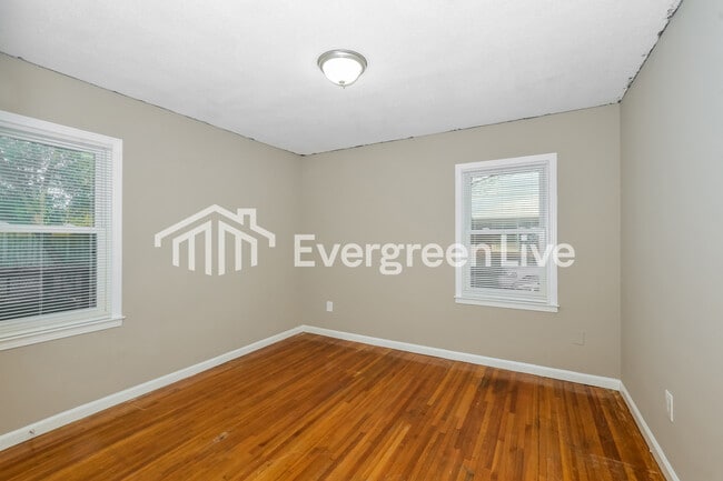 Building Photo - 5070 Quince Rd