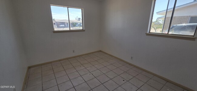 Building Photo - 10377 Redwood St