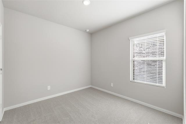 Building Photo - 610 Clover Crk Dr