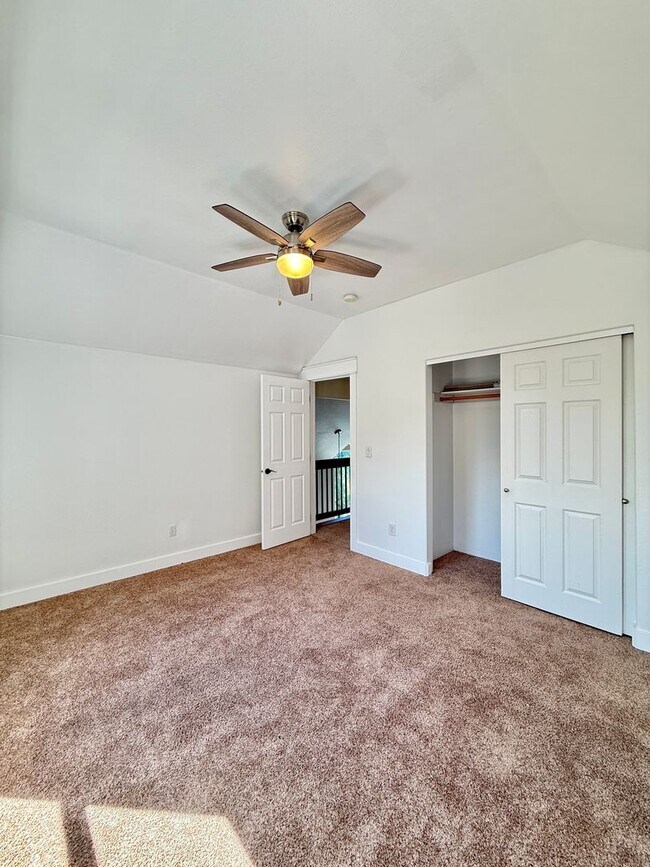 Building Photo - 901 Manzanita Dr