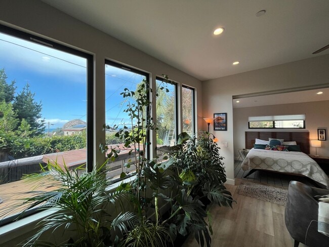 Building Photo - Exceptional Luxury One Bedroom Fully Furnished - Morro Bay w/Views