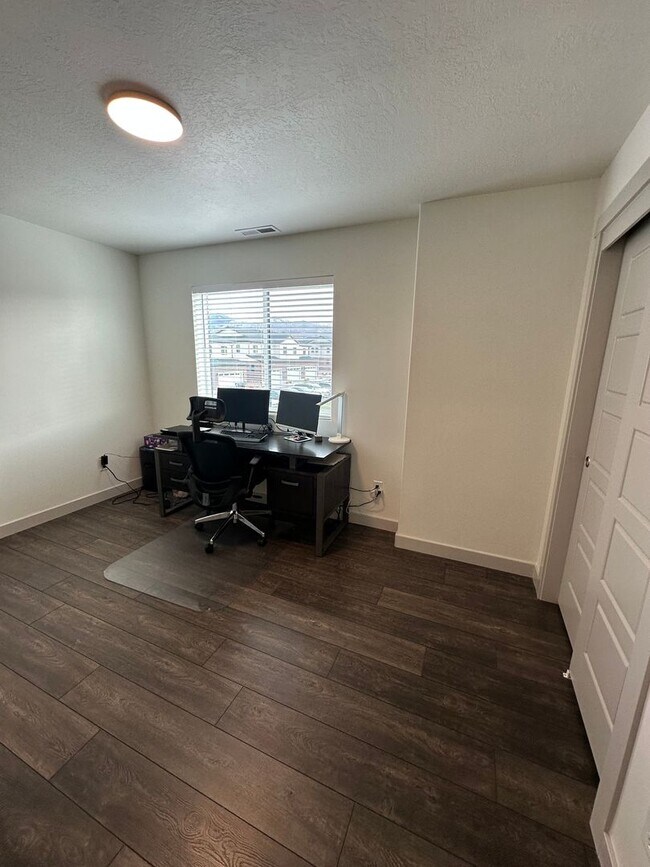 Building Photo - GORGEOUS Bountiful Home!!!