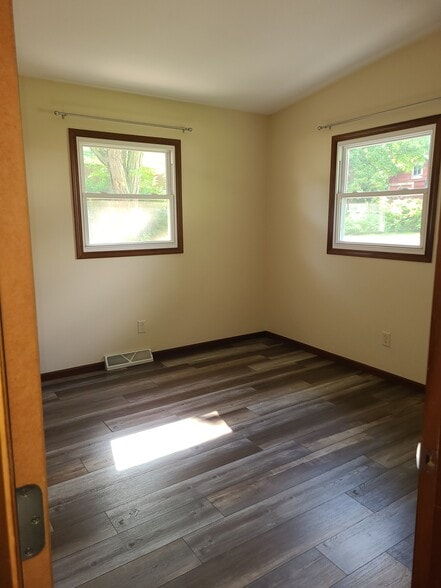 2nd bedroom - 220 S Jefferson St