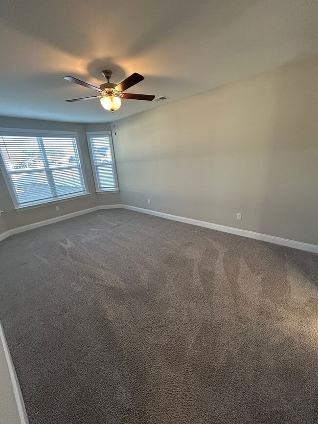 Building Photo - 585 Oyster Dr