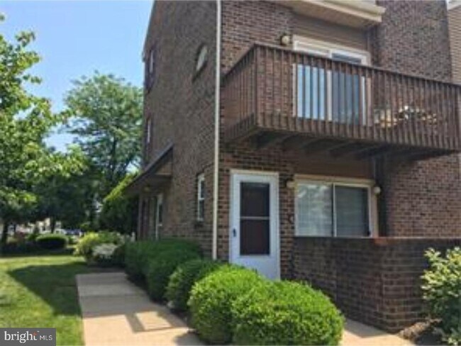 Building Photo - 627A Palmer Ln
