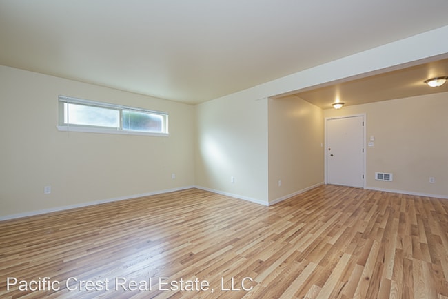 Building Photo - 1000 E Aloha St