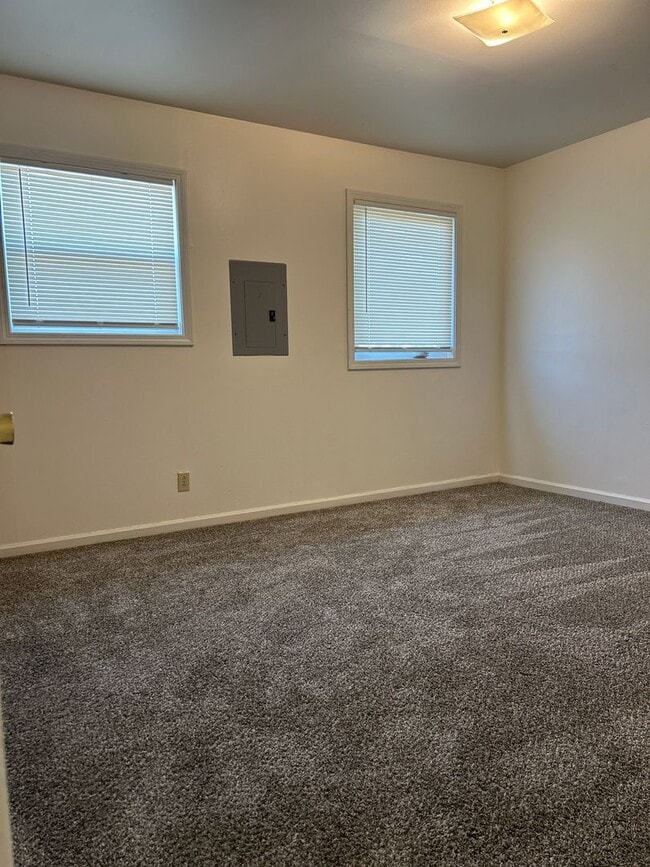 Building Photo - 3 Bedroom Apartment in Cheney
