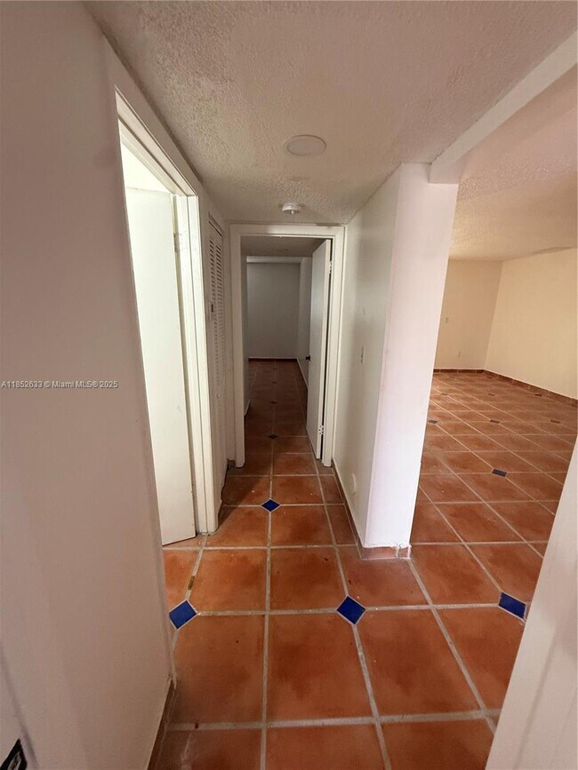 Building Photo - 2313 W 60th St