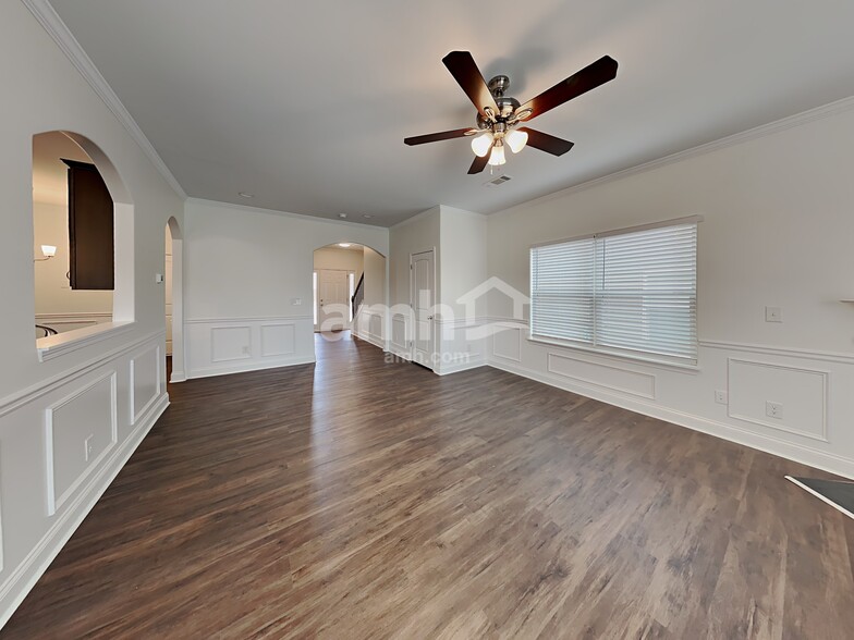 Building Photo - 216 Leland Ln