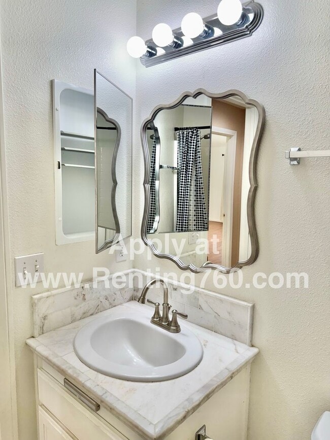 Building Photo - Spacious 4 Bedroom Home in Copper hills Ne...