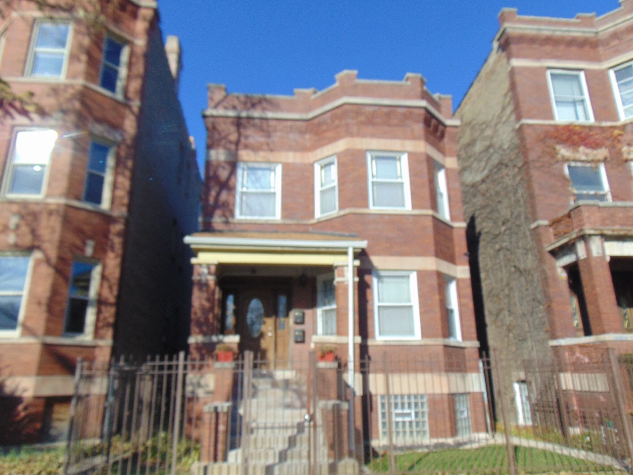 Building Photo - 4108 W Cermak Rd