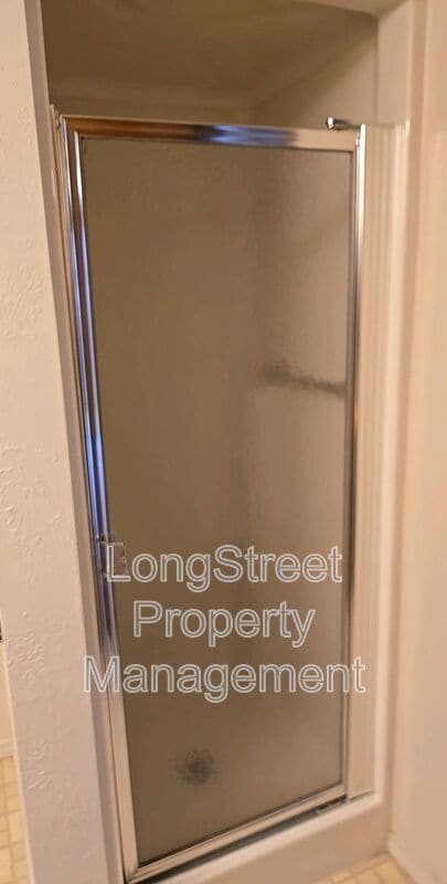 Building Photo - 615 SE Chicago St