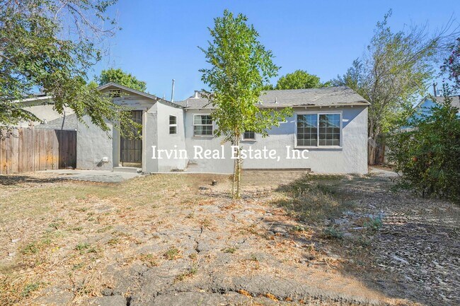 Building Photo - Nice 3 Bedroom PIttsburg with a big back yard