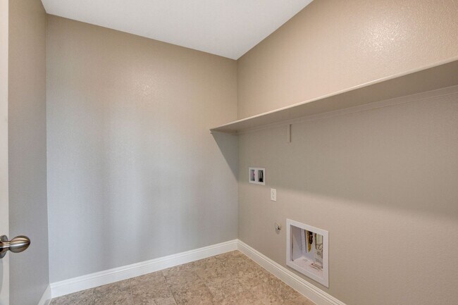 Building Photo - Stylish 3-Bedroom Home with Upgraded Kitch...