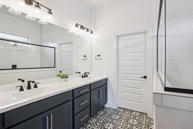 Building Photo - 8112 Skytex St