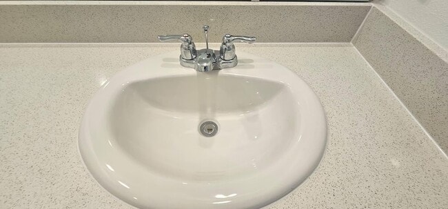 Building Photo - 677 Teviot Rd