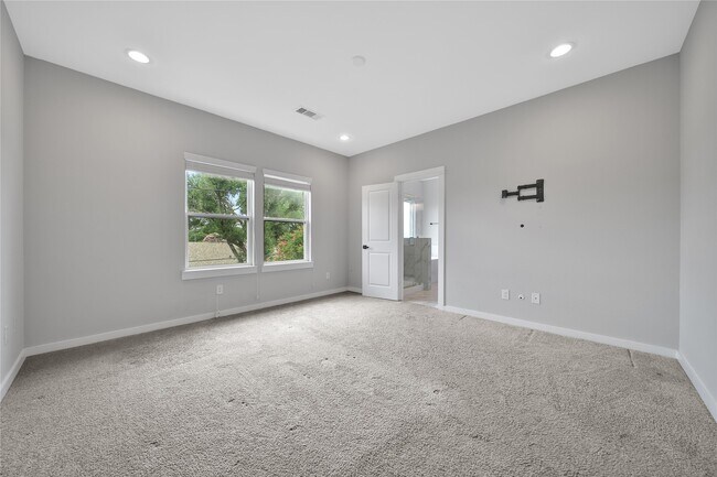 Building Photo - 6727 Parker Oaks Ln