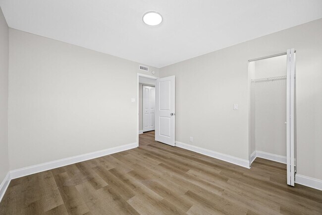 Building Photo - Davis Islands! RARE 3/2 FRESHLY RENOVATED,...