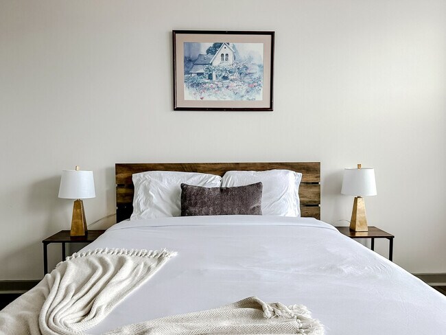 Building Photo - 111 E 4th St