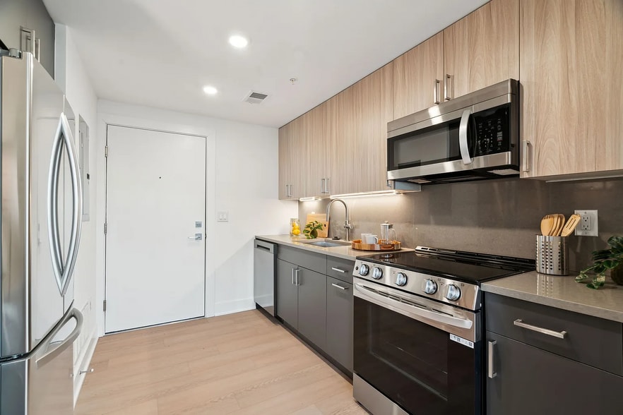 Building Photo - 2000 Dreer St