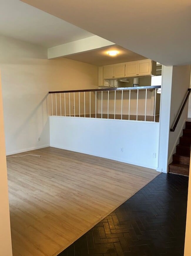 Building Photo - Townhouse  3+2.5