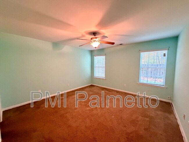 Building Photo - 1064 Kingston Village Loop