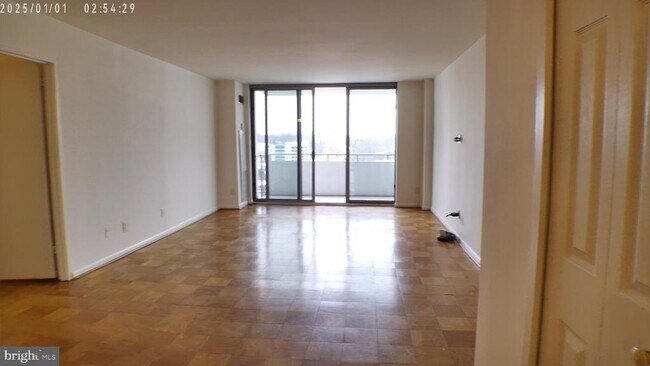 Building Photo - 5101 River Rd