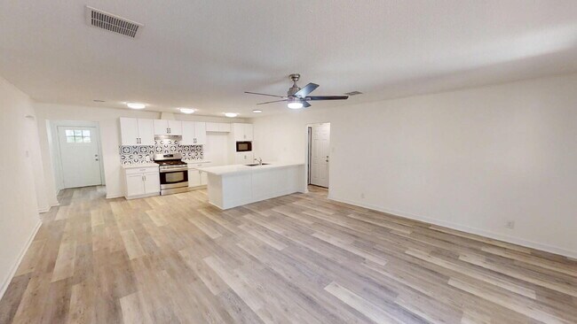 Building Photo - "Charming 3-Bed, 2-Bath Gem with 1,654 Sq ...