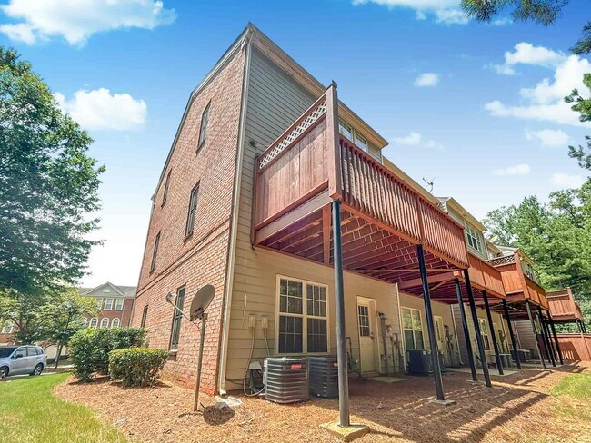 Building Photo - 4033 Edgecomb Dr