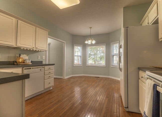 Building Photo - Available Now in Chadwick Shores