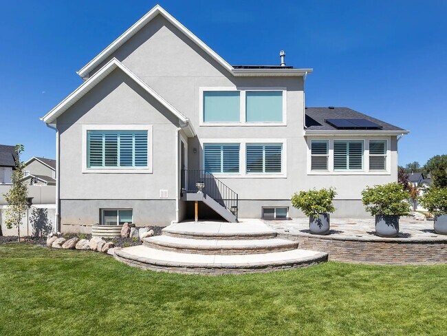 Building Photo - 301 S Thomas Cir