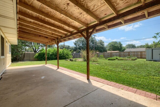 Building Photo - 816 Aviation Ave
