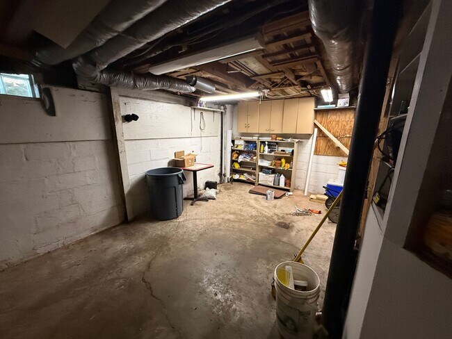 Building Photo - 908 Churchill Cir