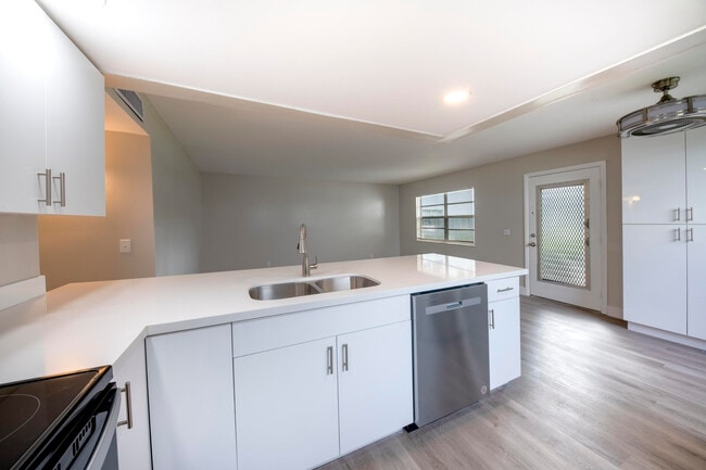 Building Photo - 917 Flanders T