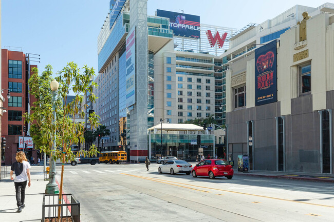 Building Photo - 6201 Hollywood Blvd