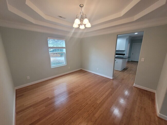 Building Photo - Stunning 4 Bedroom, 2.5 Bath Home Just 3 Blocks to Chesapeake Bay