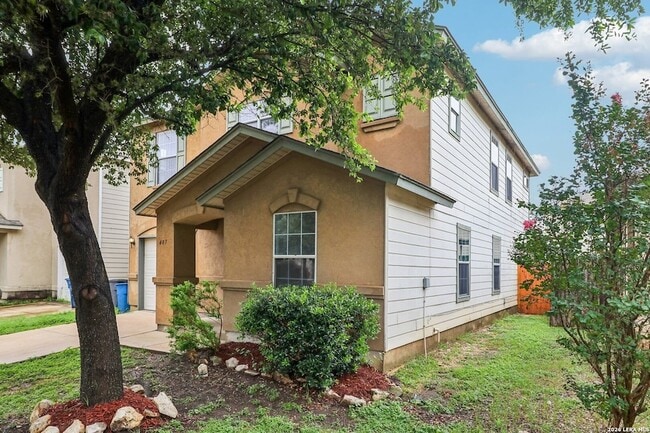Building Photo - 407 Amberdale Oak
