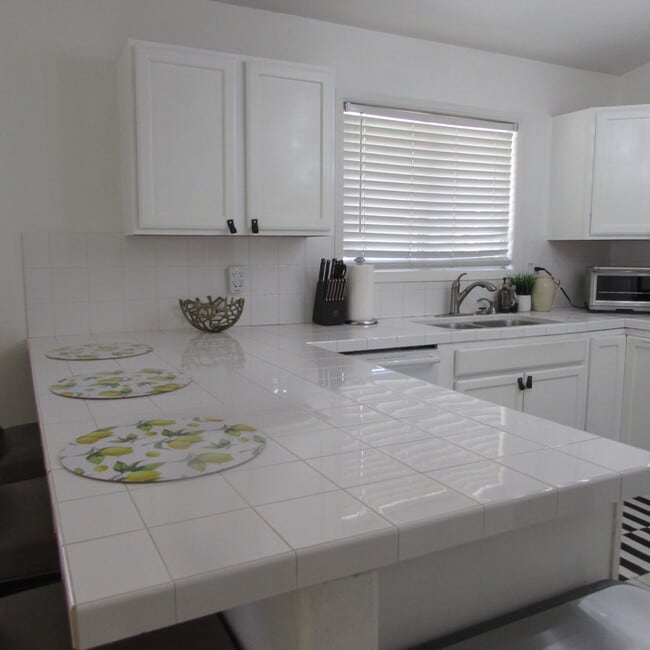 Building Photo - 51240 Avenida Velasco