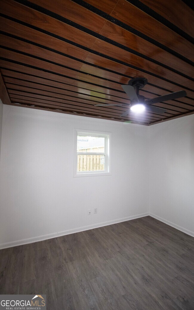 Building Photo - 20 E Jones Ave