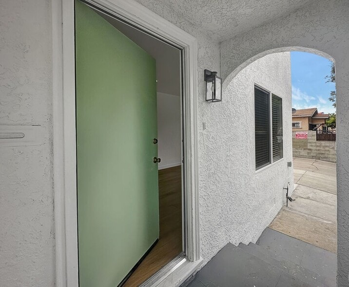 Building Photo - 1814 S Longwood Ave