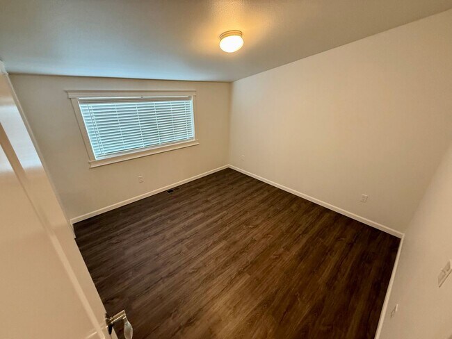 Building Photo - 1329 Elm St
