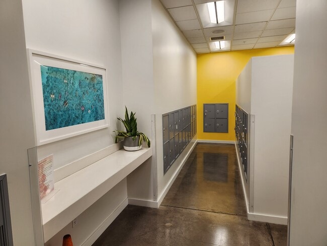 Building Photo - 988 Halekauwila St