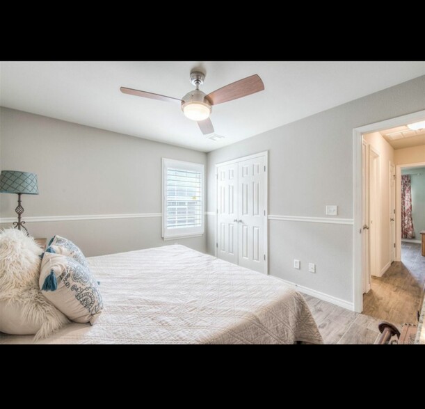 Guest room - 1908 W El Paso St