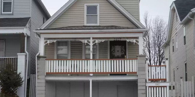 Primary Photo - 2427 W Lapham St