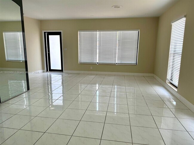 Building Photo - 775 NW 168th Dr