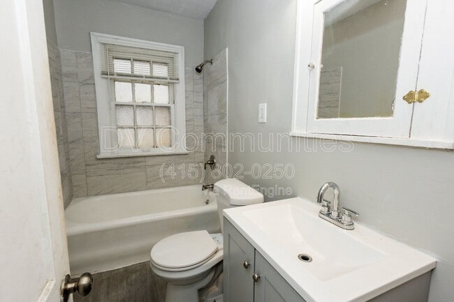 Building Photo - 3579 Riedham Rd