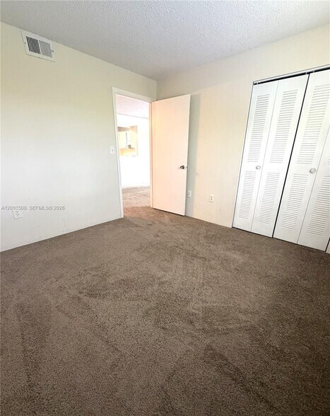 Building Photo - 351 Palm Way