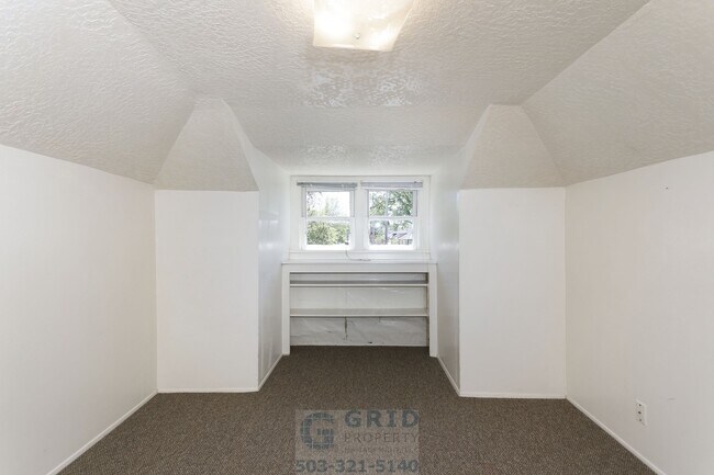 Building Photo - Charming 3 Bedroom Craftsman Home Availabl...