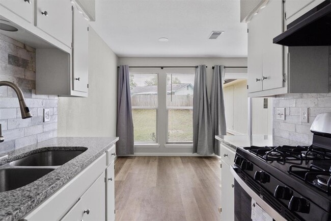 Building Photo - 701 Ramble Ln