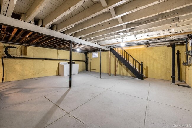 Building Photo - 166-23 24th Ave